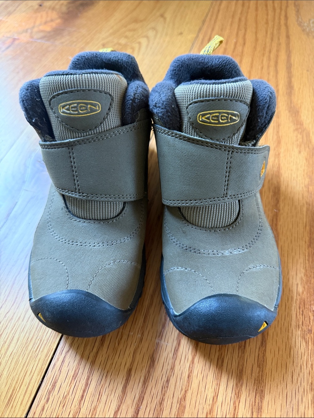 KEEN Kids Olive Green Hook-and-Loop Winter Boots 11T loads of life left!!!